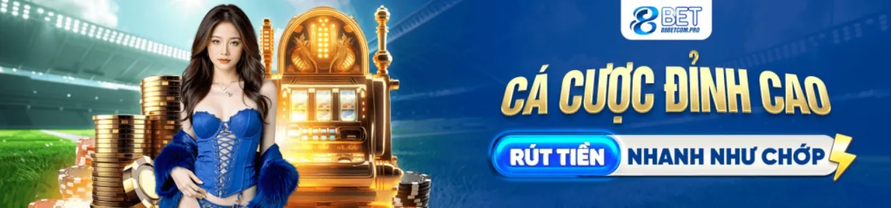 Người chơi đang phân tích bài để đưa ra chiến thuật